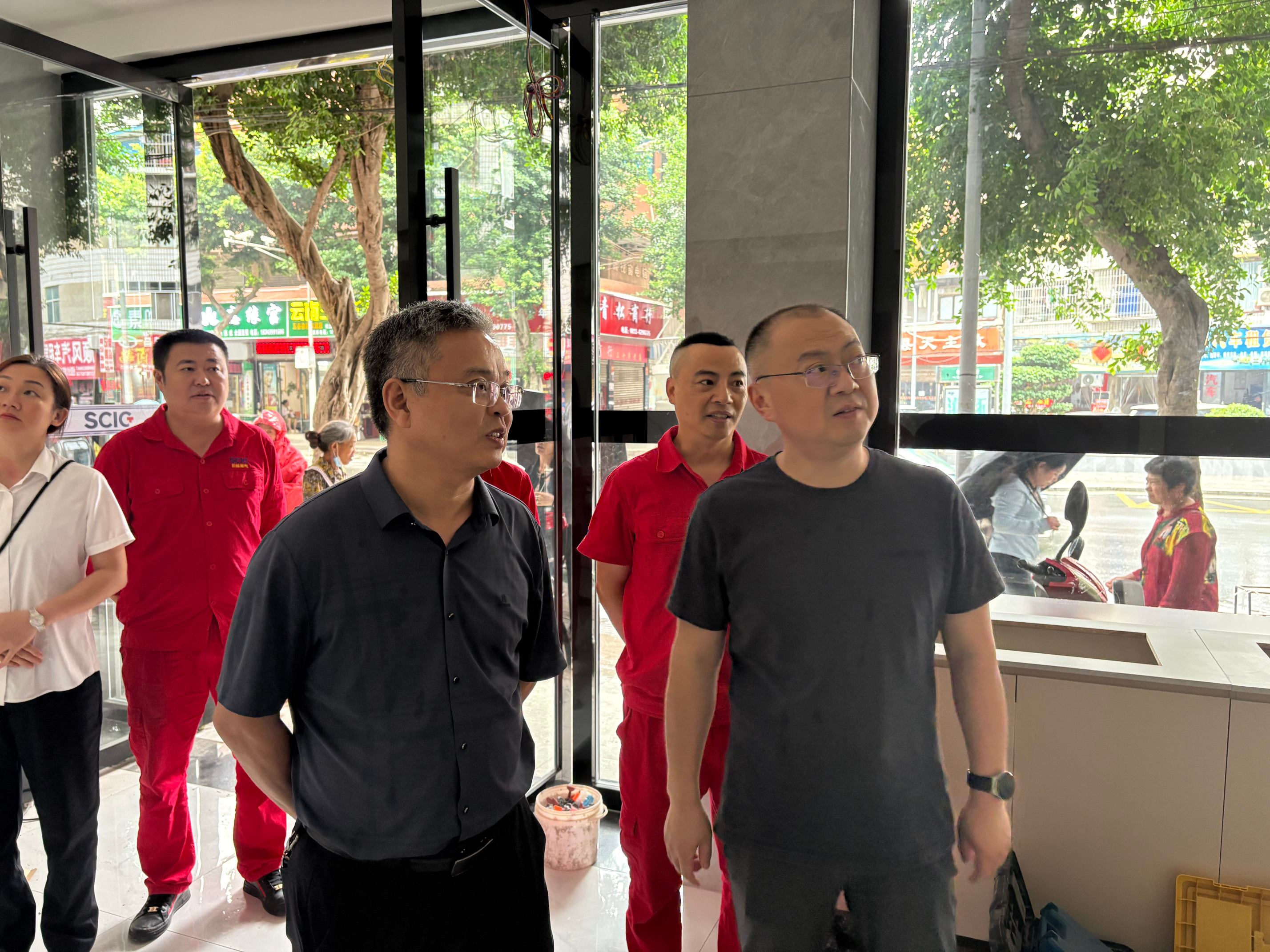 川投燃电集团总工程师李旭东带队到荣县川燃开展安全督导检查